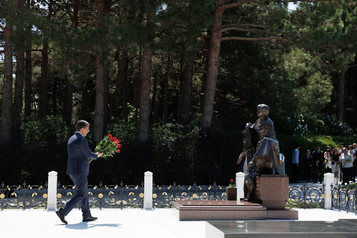 MEDİA, Audiovizual Şura və Mətbuat Şurasının nümayəndələri Fəxri xiyabanı ziyarət etdi (FOTO)
