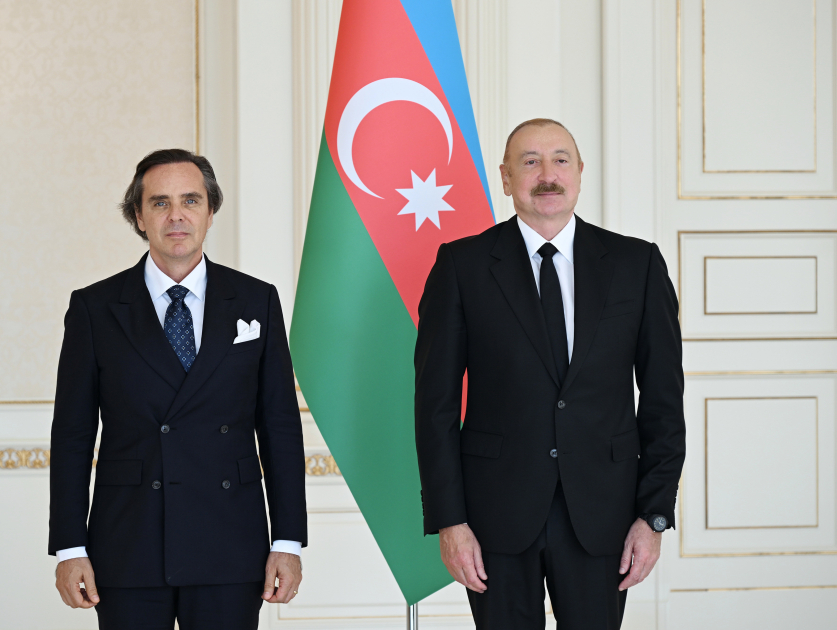 Prezident yeni səfirlərin etimadnaməsini qəbul etdi (YENİLƏNİB)