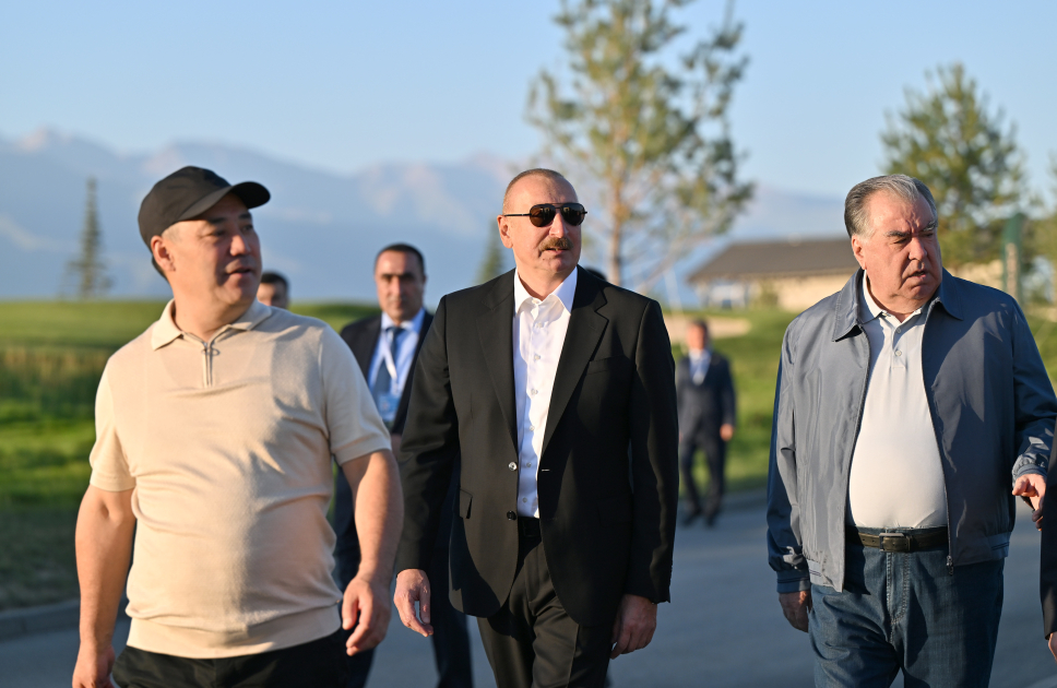 İlham Əliyev Çolpon-Atada üç dövlət başçısı ilə birlikdə Qolf Klubun açılışında iştirak etdi (YENİLƏNİB)