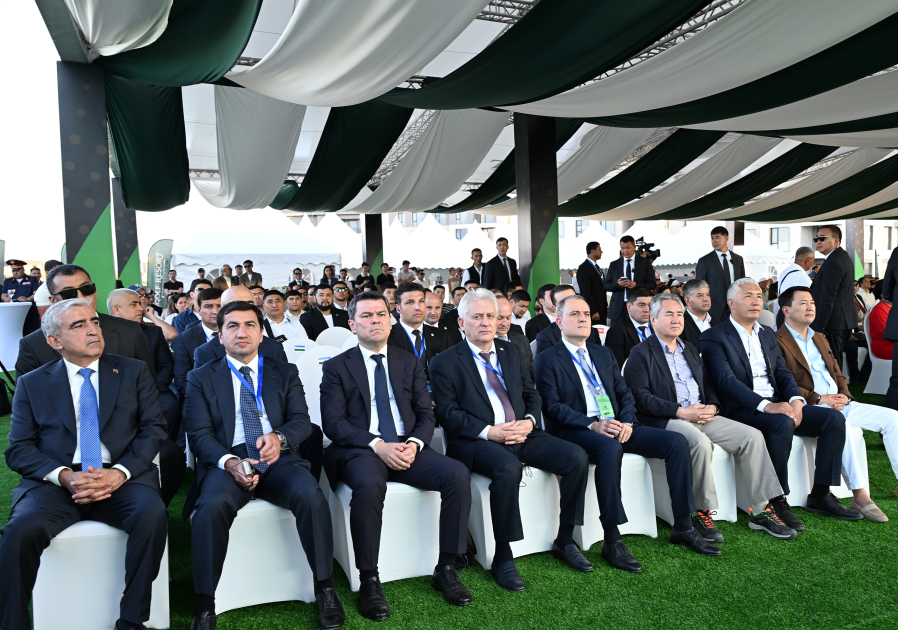 İlham Əliyev Çolpon-Atada üç dövlət başçısı ilə birlikdə Qolf Klubun açılışında iştirak etdi (YENİLƏNİB)