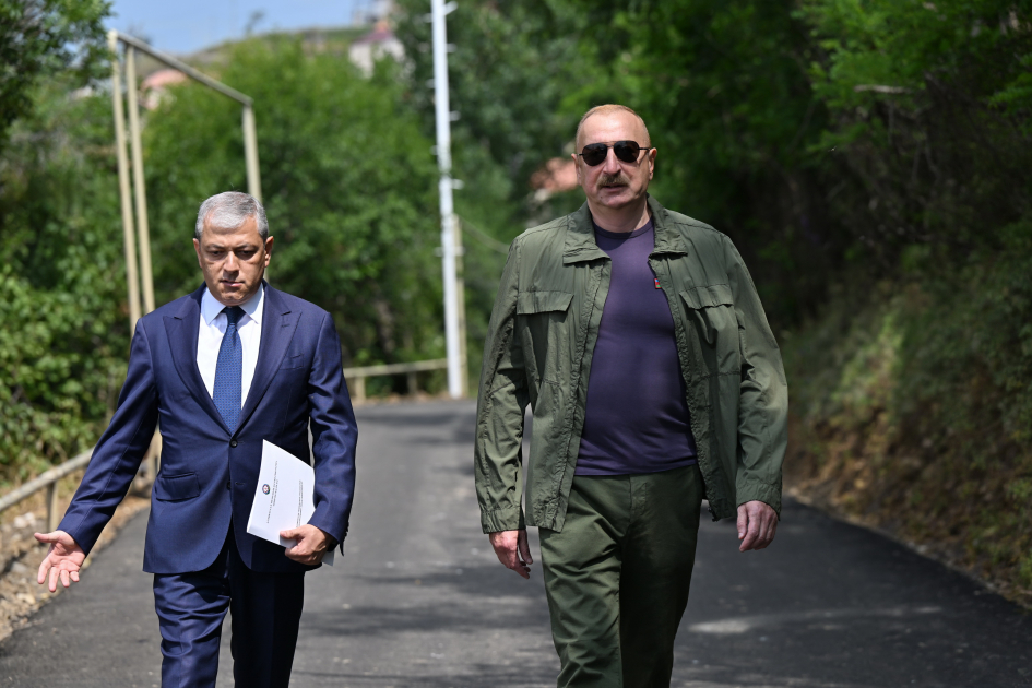 Prezident Şuşanın Kiçik Qaladərəsi kəndində sakinlərlə görüşdü (FOTOLAR)