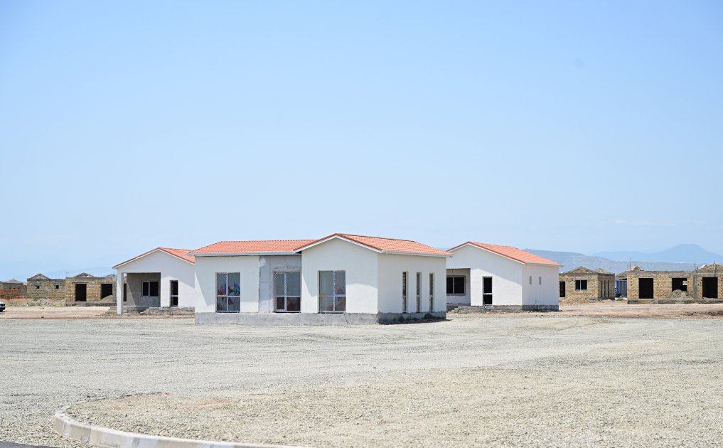 Prezidentlər Baş Qərvənd kəndində görülən işlərlə tanış oldu (FOTO)