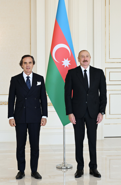 Prezident yeni səfirlərin etimadnaməsini qəbul etdi (YENİLƏNİB)