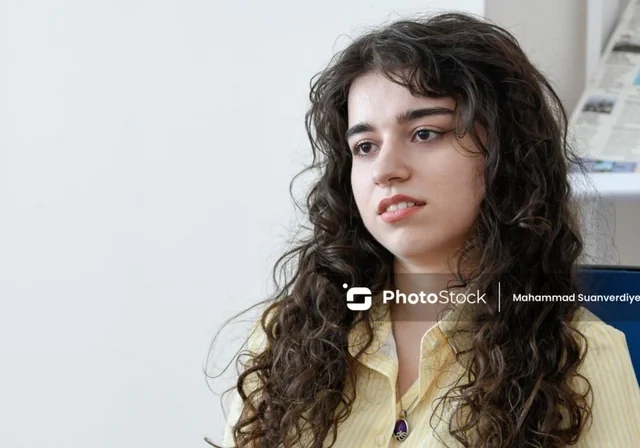 Ana qızı ilə eyni ildə ali məktəbi bitirdi: 20 il sonra gerçəkləşən arzu (FOTO)