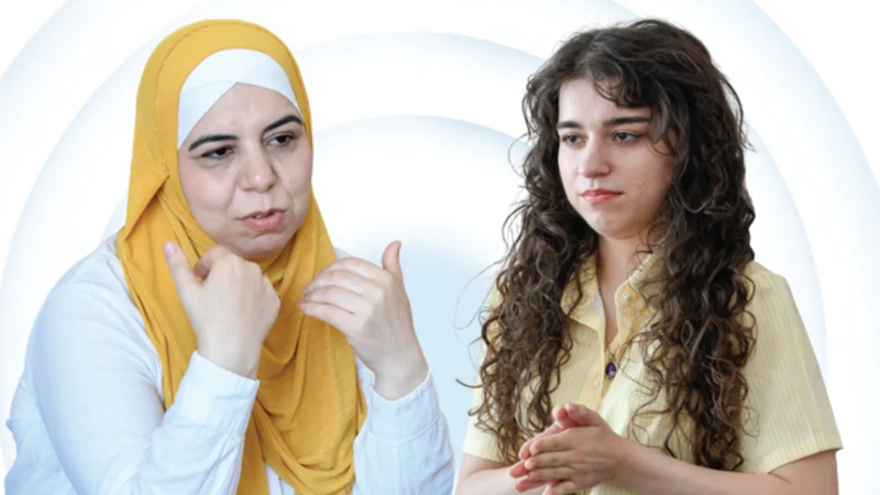 Ana qızı ilə eyni ildə ali məktəbi bitirdi: 20 il sonra gerçəkləşən arzu (FOTO)