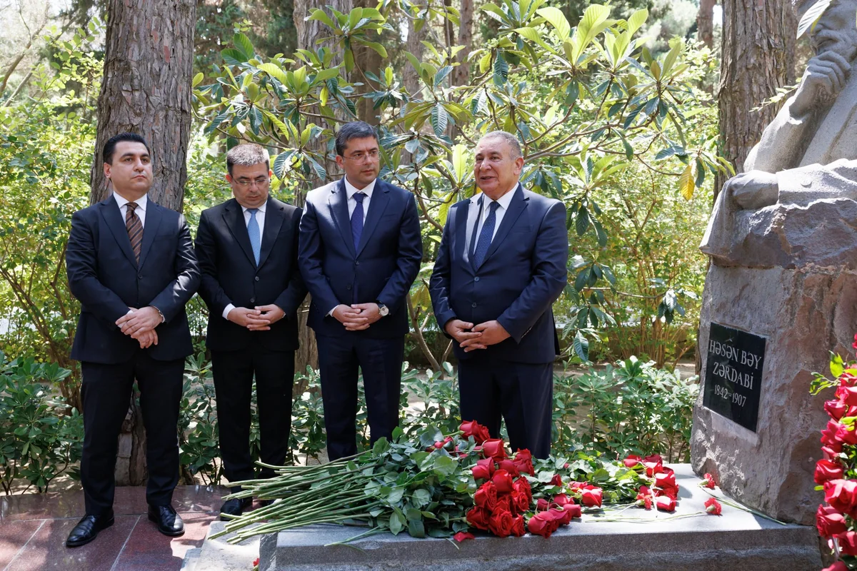MEDİA, Audiovizual Şura və Mətbuat Şurasının nümayəndələri Fəxri xiyabanı ziyarət etdi (FOTO)
