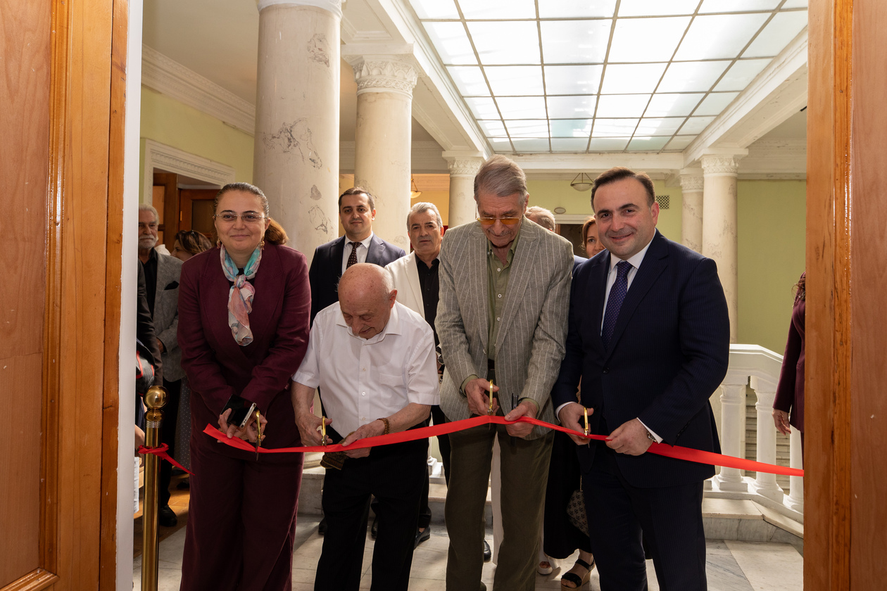 bp və tərəfdaşları yeni sərgi zalları və 