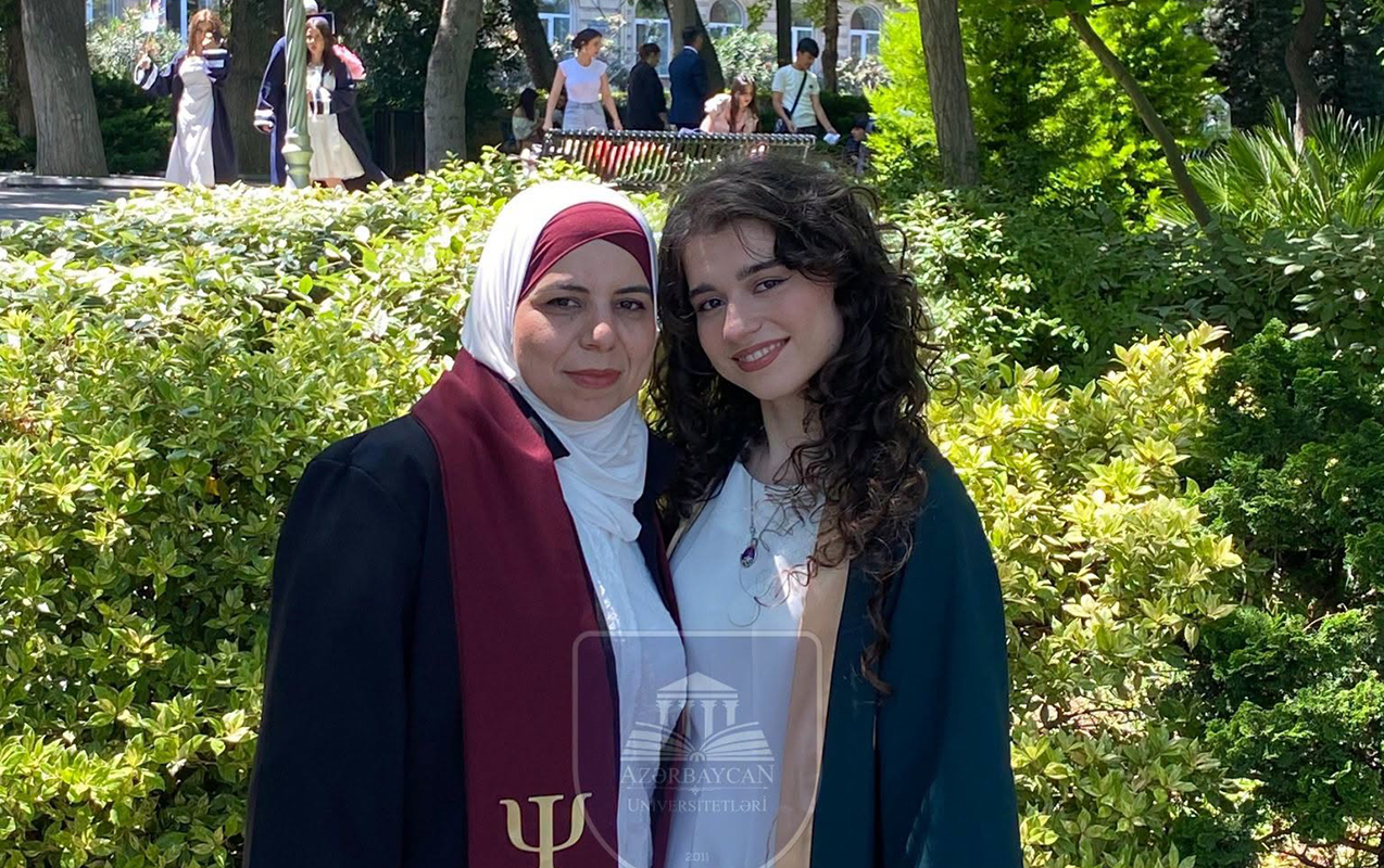 Azərbaycanda ana-bala birlikdə məzun oldu (FOTO)