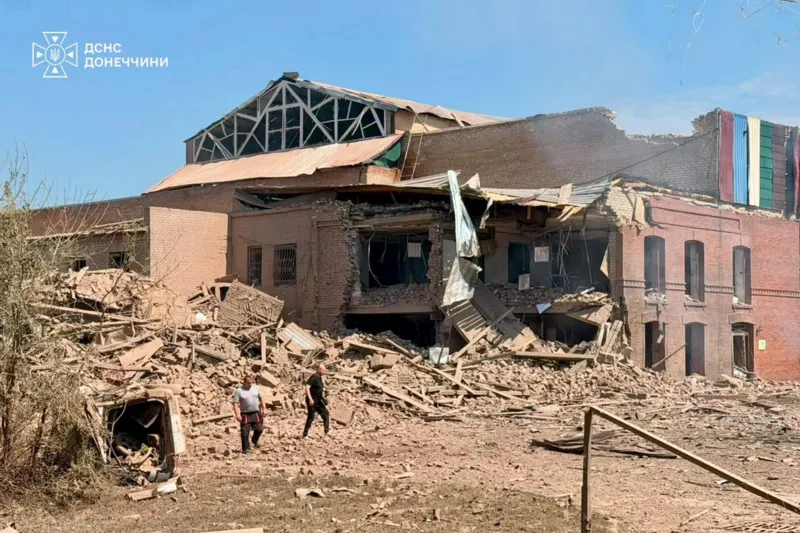 Rusiya Kiyev yaxınlığındakı dron sərgisinə raket zərbəsi endirib, 10 nəfər ölüb