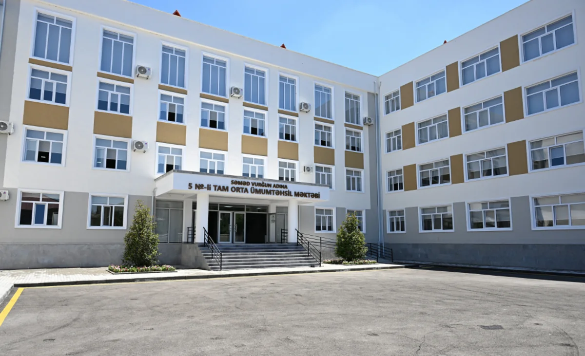 Leyla Əliyeva Yevlaxda Cümə məscidində oldu, məktəb açılışında iştirak etdi (FOTO)