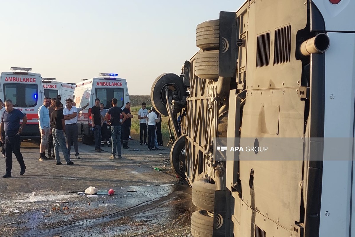 Hacıqabulda sərnişin avtobusu aşdı: 30-dan çox yaralı var (FOTO)