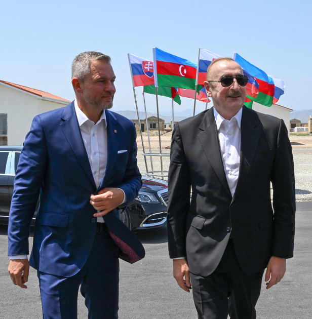 Prezidentlər Baş Qərvənd kəndində görülən işlərlə tanış oldu (FOTO)