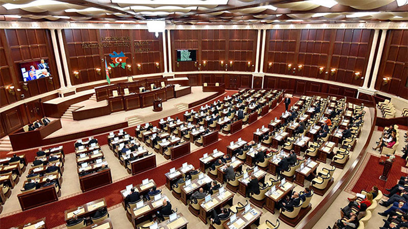 Milli Məclisin iclası başa çatdı - Deputatlar tətilə çıxdı