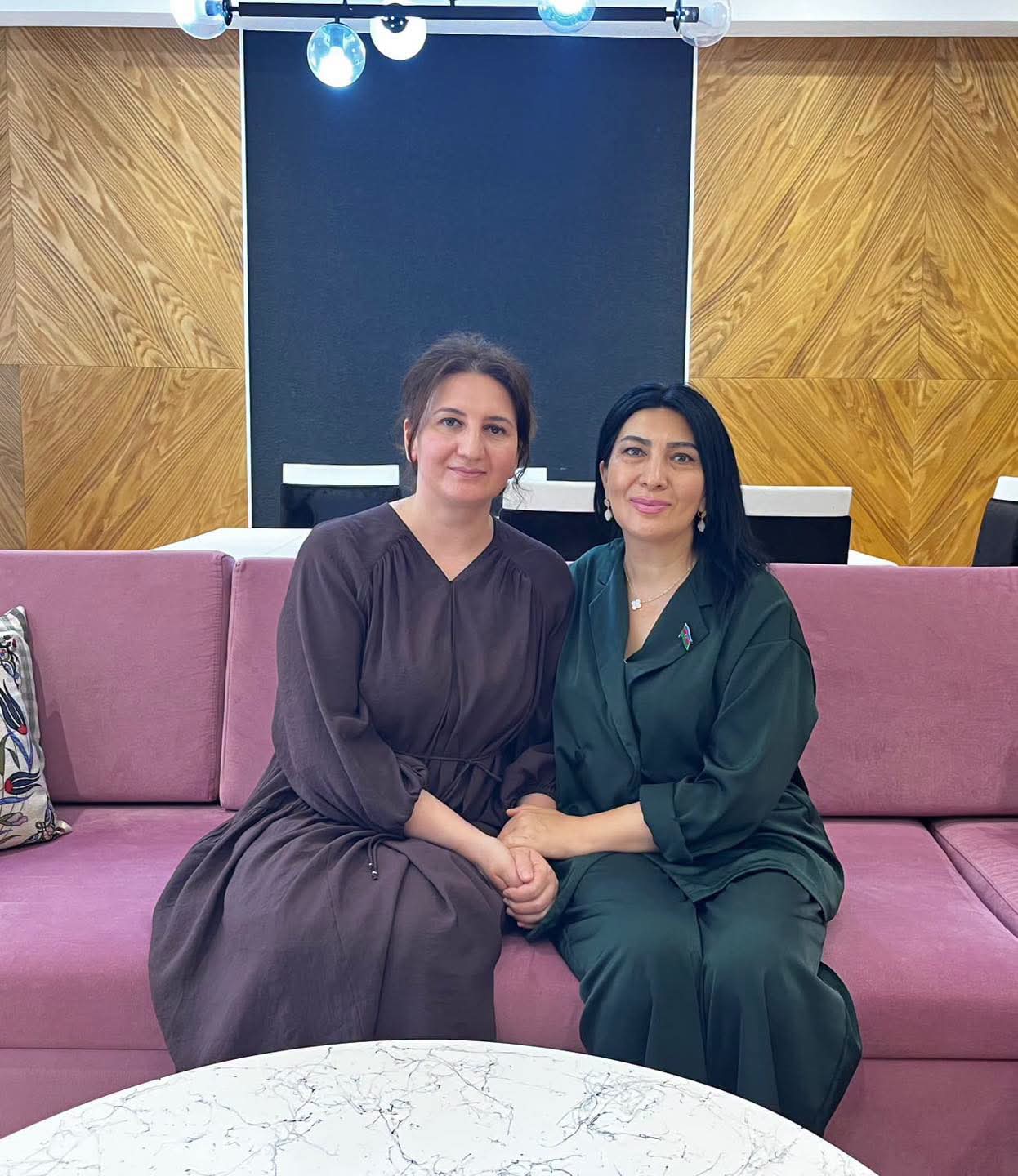 Deputat Elnarə Akimova şəhid general-mayor Polad Həşimovun ailəsini ziyarət etdi (FOTO)