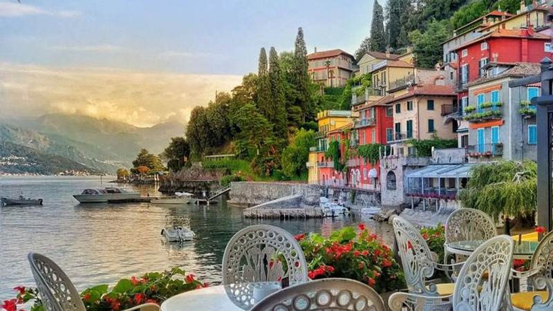 İtaliyanın bu kəndində çimərlik geyimində gəzən turistlər cərimələnəcək