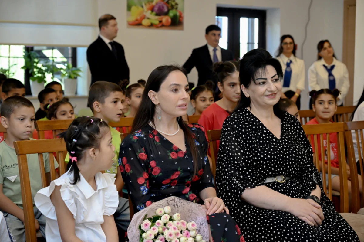 Leyla Əliyeva Şəkidə Uşaq evi sosial xidmət müəssisəsinin sakinləri ilə görüşdü (FOTO)