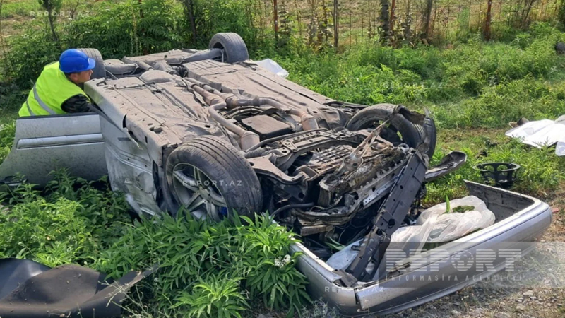 Qaxda iki avtomobil toqquşub, ölən var (FOTO)