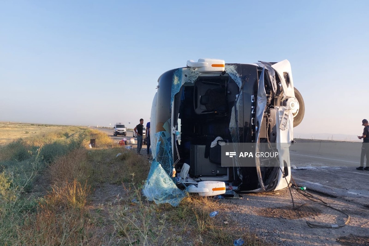 Hacıqabulda sərnişin avtobusu aşdı: 30-dan çox yaralı var (FOTO)