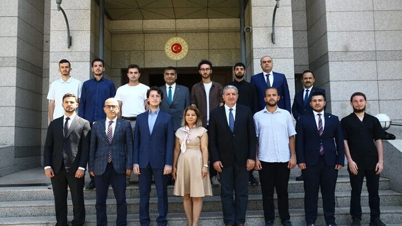 Türkiyədən 10 tələbə Azərbaycana gəldi