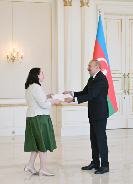 Prezident yeni səfirlərin etimadnaməsini qəbul etdi (YENİLƏNİB)