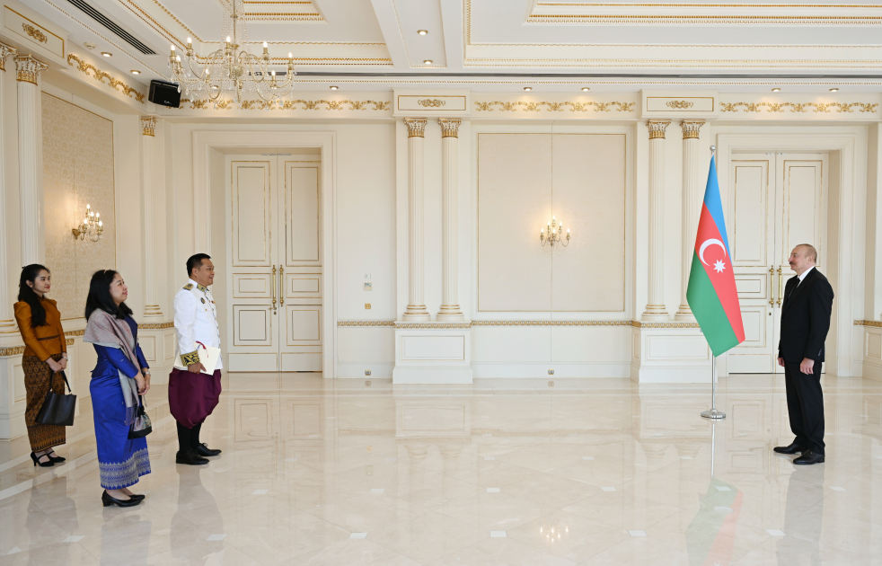 Prezident yeni səfirlərin etimadnaməsini qəbul etdi (YENİLƏNİB)