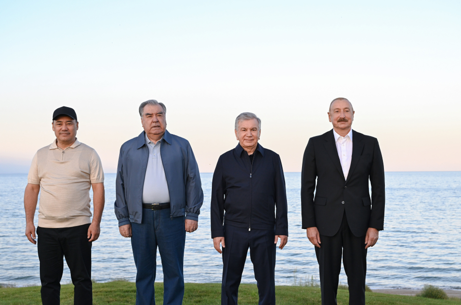 İlham Əliyev Çolpon-Atada üç dövlət başçısı ilə birlikdə Qolf Klubun açılışında iştirak etdi (YENİLƏNİB)