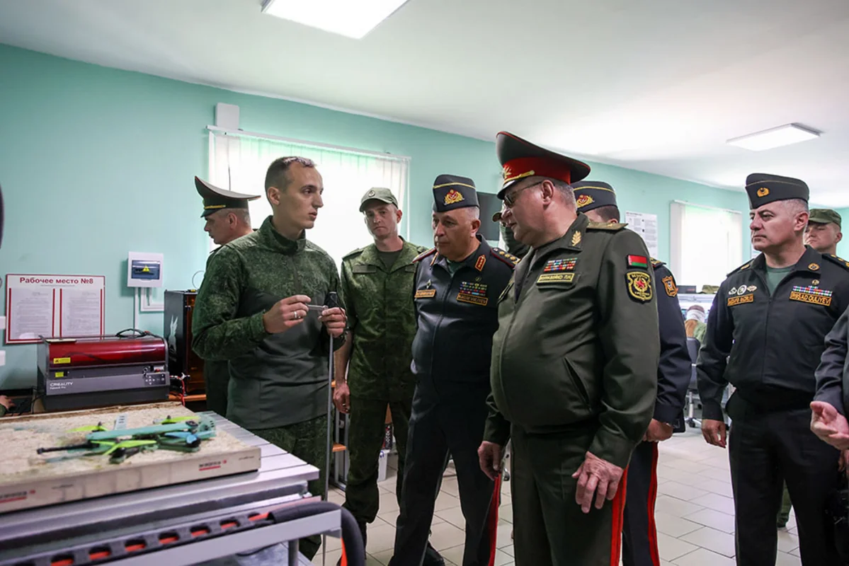 Kərim Vəliyev Belarusda hərbi obyektlərlə tanış oldu (FOTO)