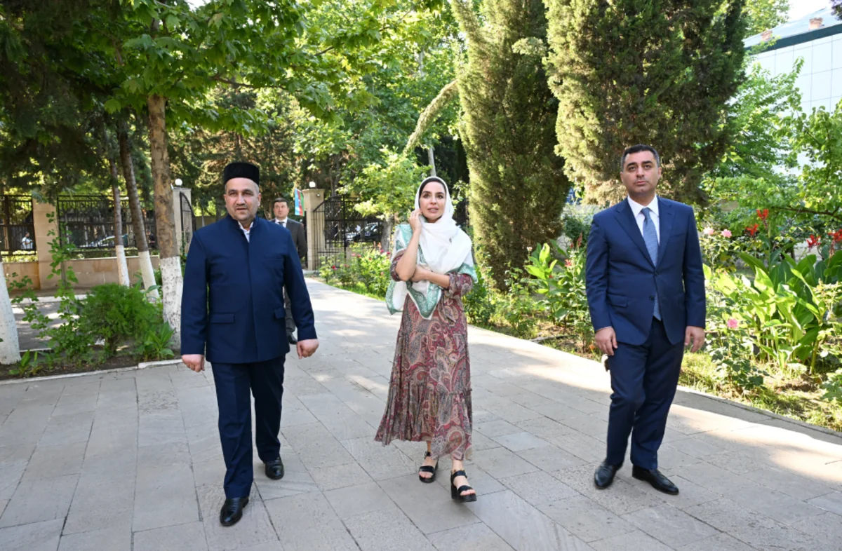 Leyla Əliyeva Yevlaxda Cümə məscidində oldu, məktəb açılışında iştirak etdi (FOTO)