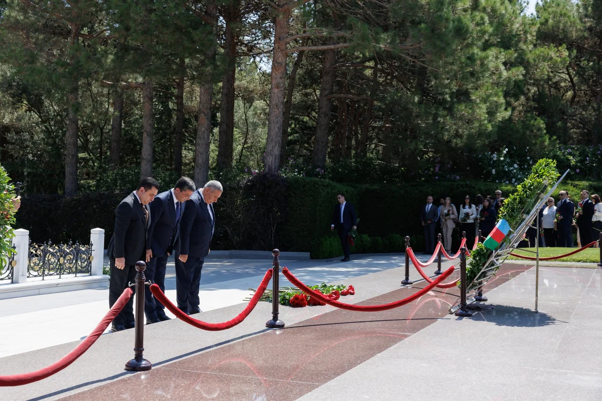 MEDİA, Audiovizual Şura və Mətbuat Şurasının nümayəndələri Fəxri xiyabanı ziyarət etdi (FOTO)