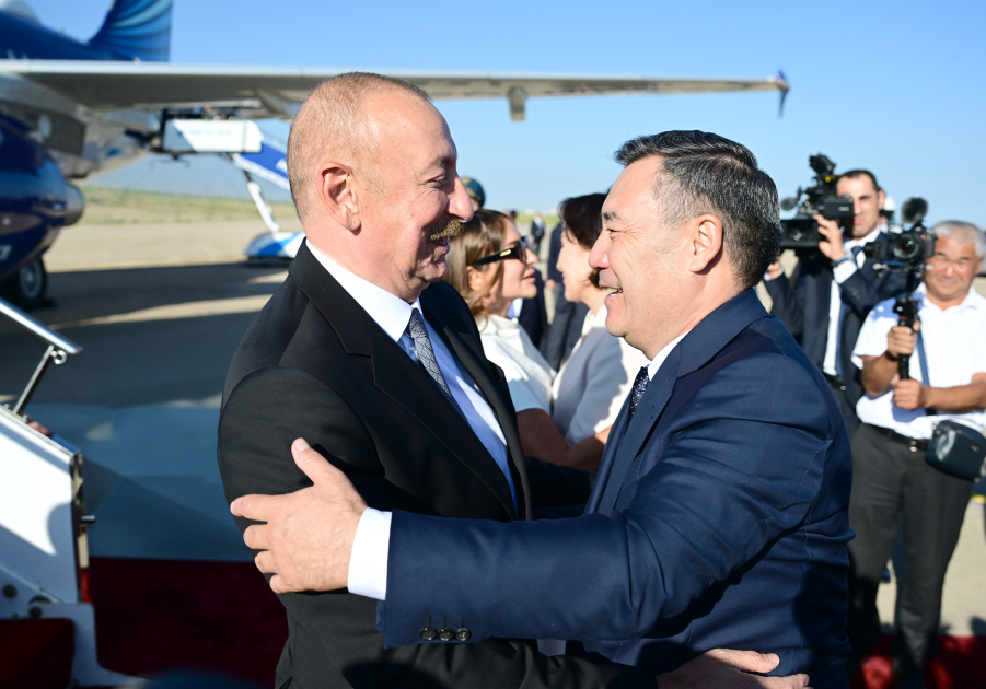 Prezident və birinci xanım Qırğızıstanda səfərdədir (FOTO)