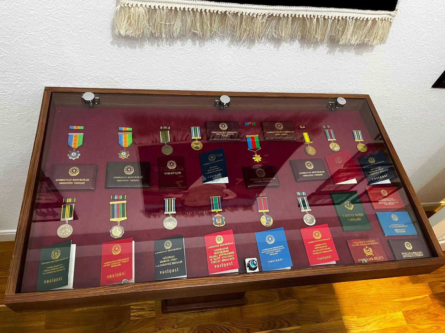 Deputat Elnarə Akimova şəhid general-mayor Polad Həşimovun ailəsini ziyarət etdi (FOTO)