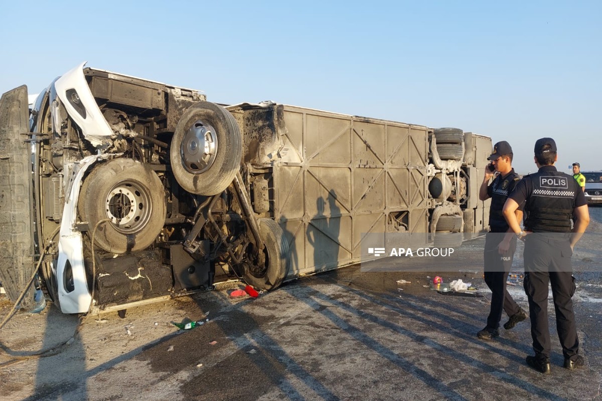 Hacıqabulda sərnişin avtobusu aşdı: 30-dan çox yaralı var (FOTO)