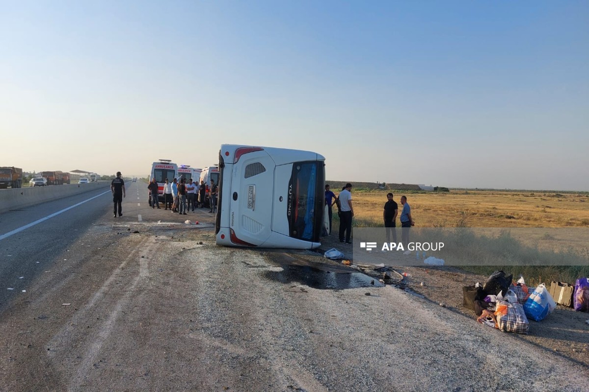 Hacıqabulda sərnişin avtobusu aşdı: 30-dan çox yaralı var (FOTO)