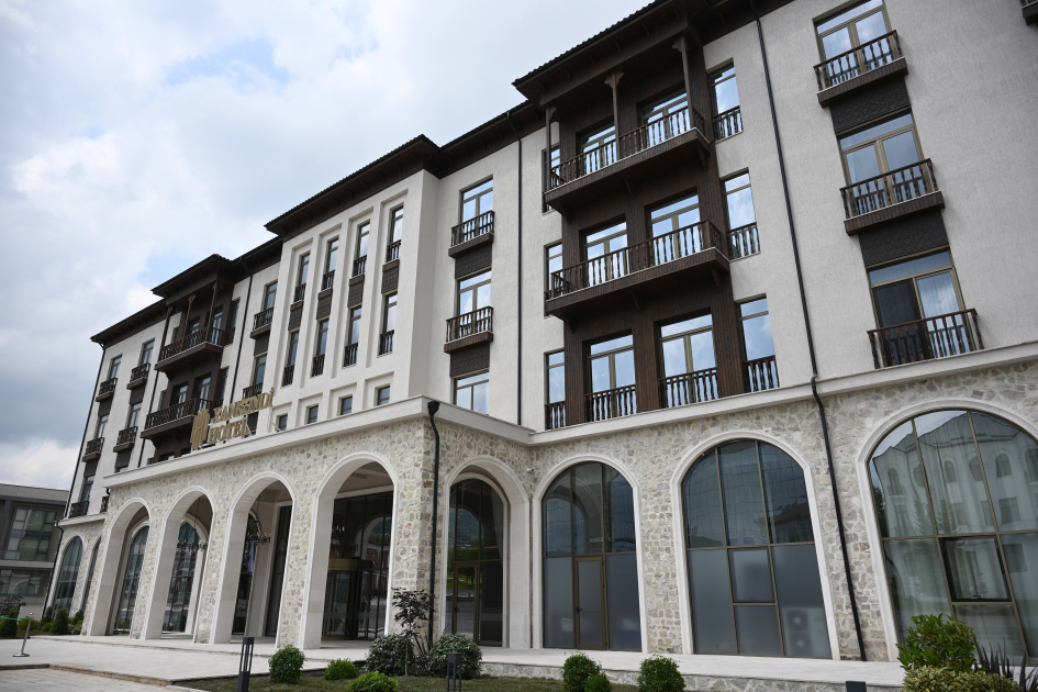 Yeni hoteldə 45 nəfərə iş veriləcək (FOTO)