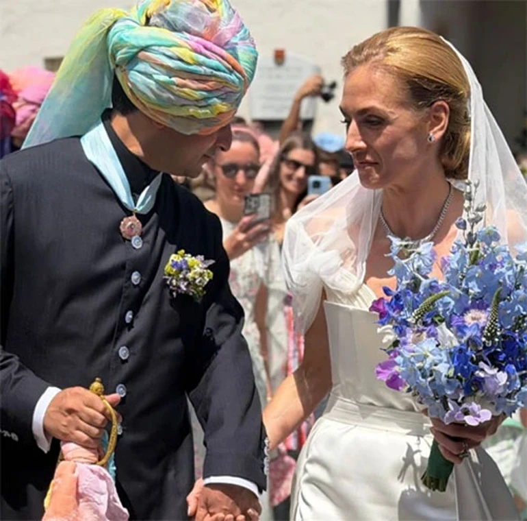 Hindistan və Avstriya aristokratlarının toyu: Bəyin geyimi gündəm oldu (FOTO)
