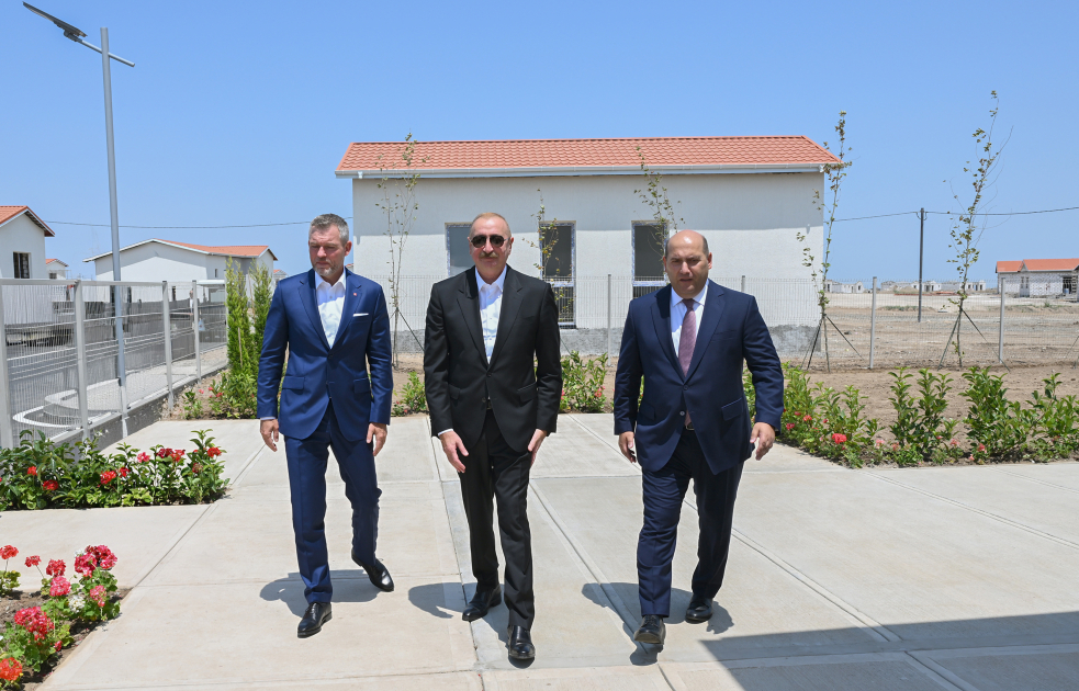 Prezidentlər Baş Qərvənd kəndində görülən işlərlə tanış oldu (FOTO)