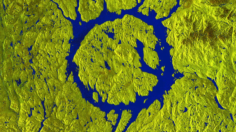 214 milyon il əvvəl asteroid Kanadada kosmosdan görünən 