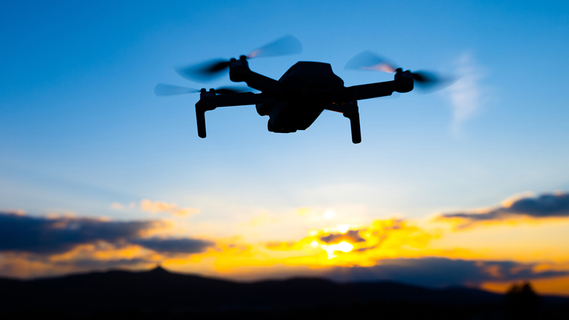 Cənubi Koreyada dronlar isti havada fermerləri tarlalardan qovur