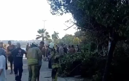 İstanbulda torpaq sürüşməsi oldu - Uçqun altda qalanlar var