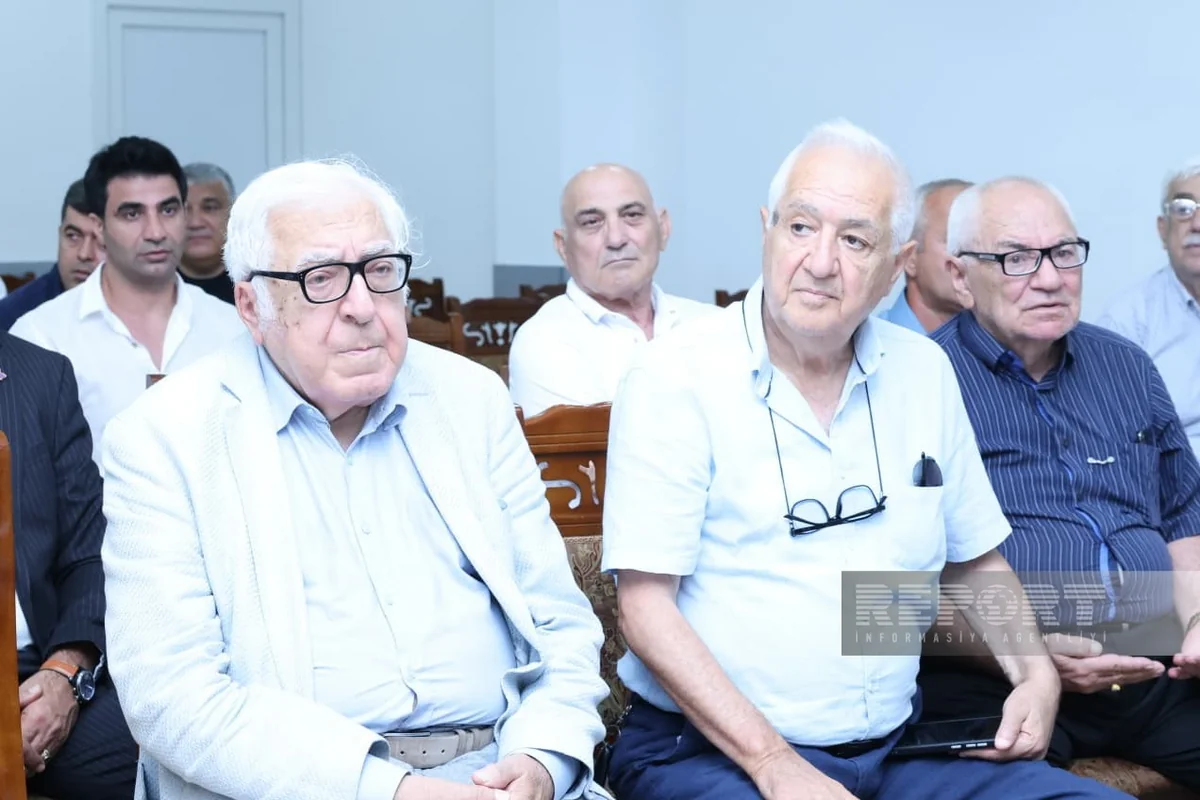 Çingiz Əlioğlu Qurd qapısı qəbiristanlığında dəfn olunub (YENİLƏNİB)