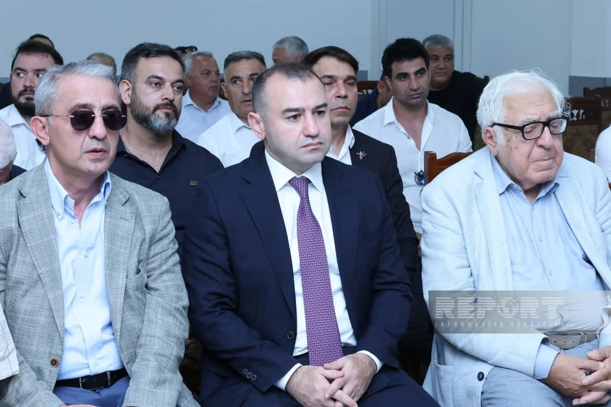 Çingiz Əlioğlu Qurd qapısı qəbiristanlığında dəfn olunub (YENİLƏNİB)