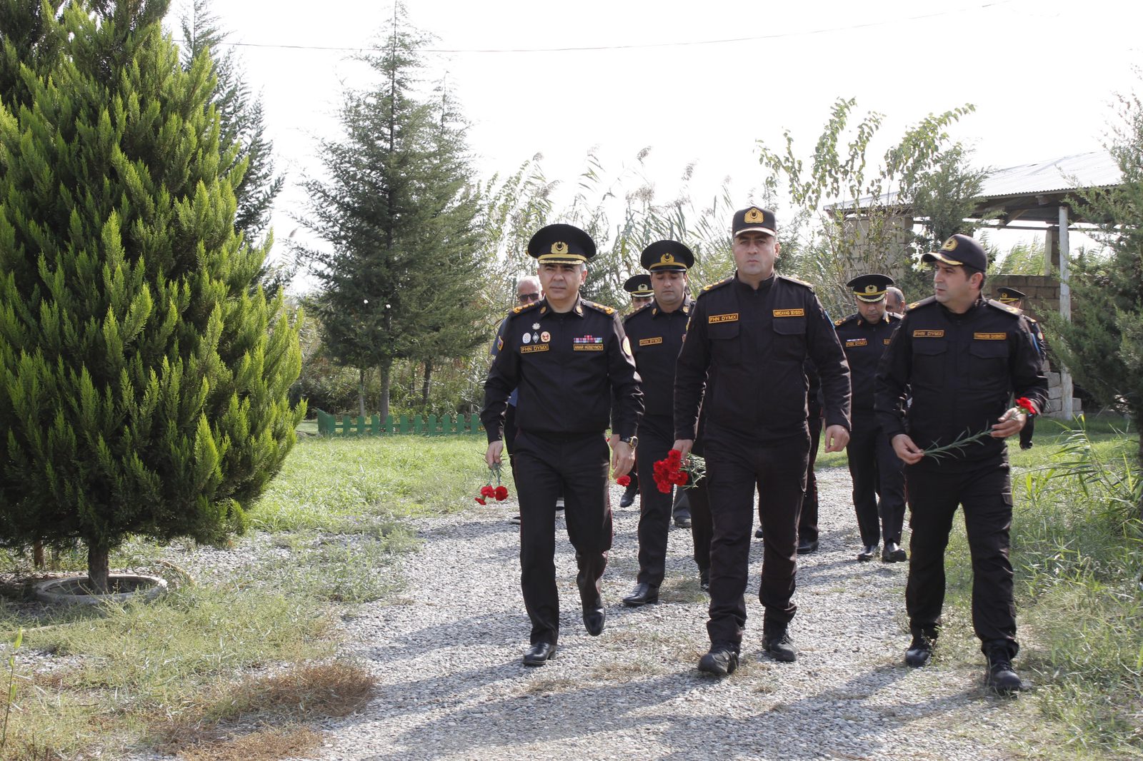 Xidməti vəzifəsini yerinə yetirərkən həlak olan yanğınsöndürənin ailəsi ziyarət edildi (FOTO)