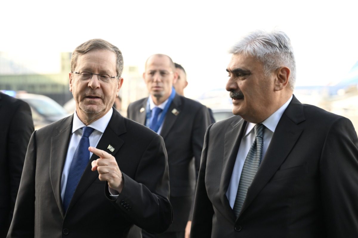 İsrail Prezidenti İsxak Hersoq Azərbaycana səfərə gəldi (FOTO)