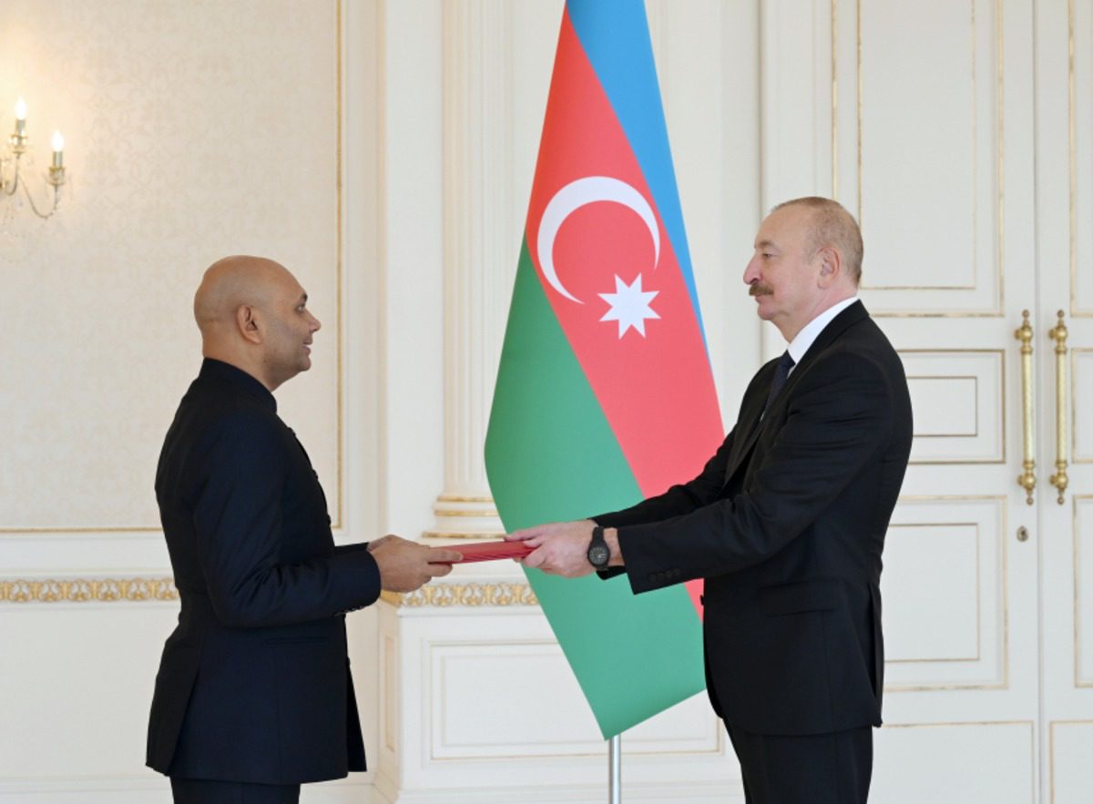 İlham Əliyev Hindistanın ölkəmizdə yeni təyin olunmuş səfirini qəbul etdi (FOTO)