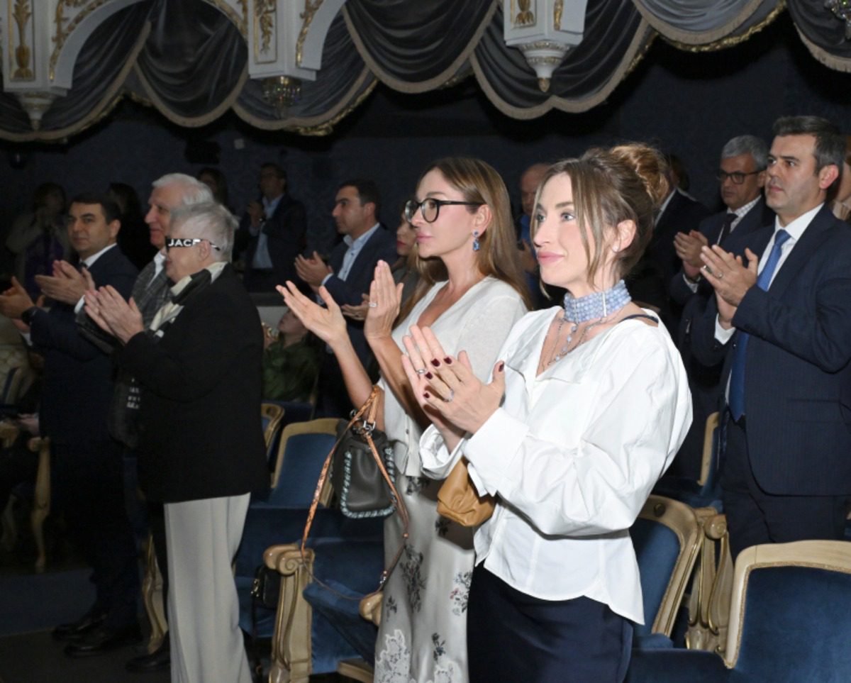Mehriban Əliyeva "Qağayı” tamaşasının təqdimatında iştirak etdi (FOTO)