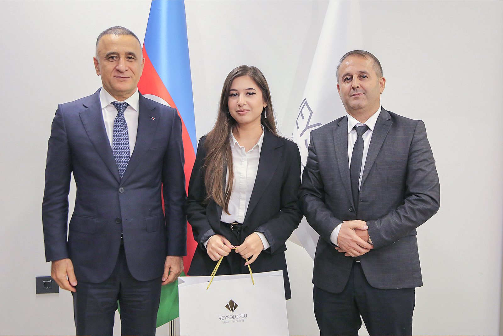 Veysəloğlu Şirkətlər Qrupunda Prezident təqaüdçüsü olan əməkdaş övladları ilə görüş keçirilib
