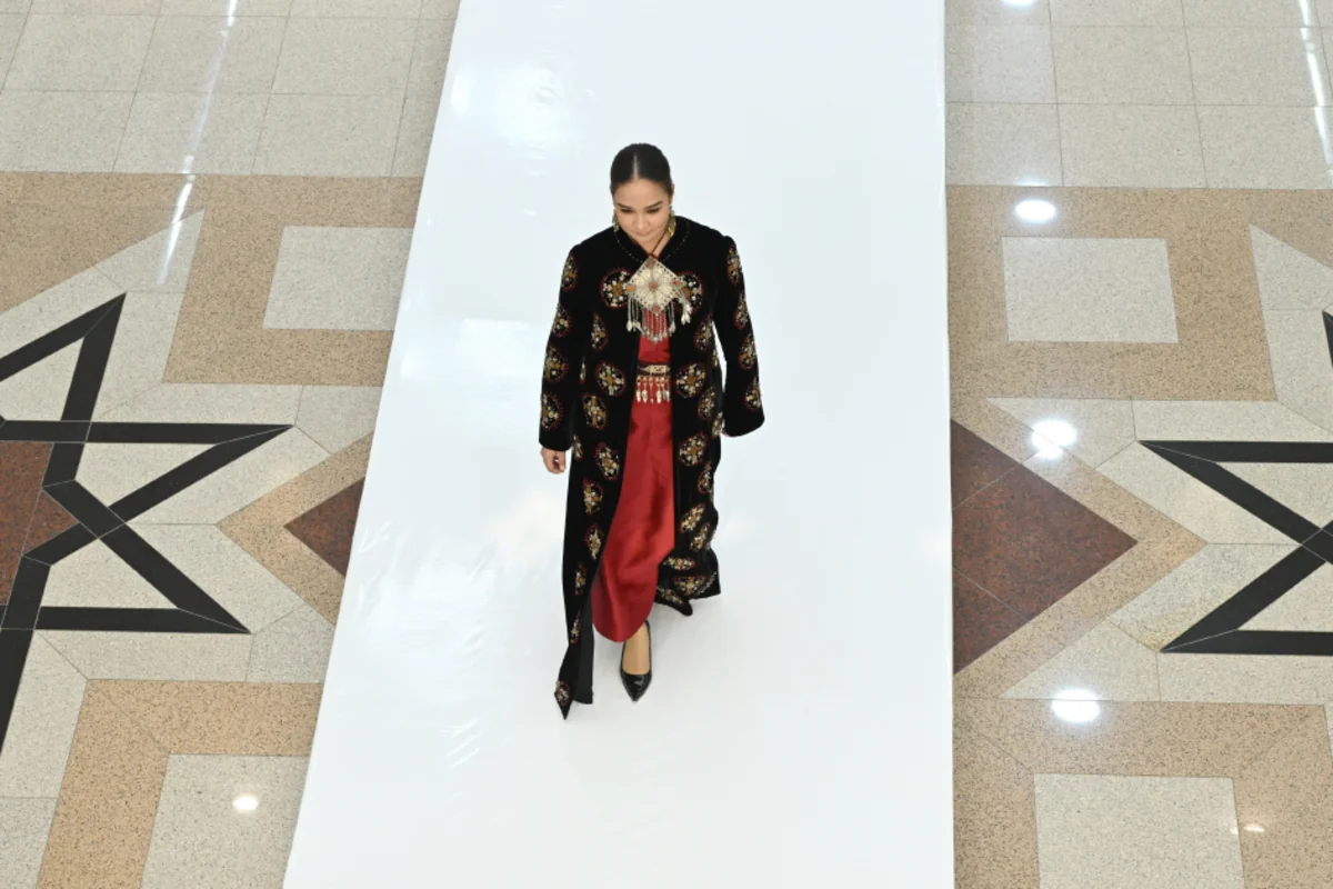 Leyla Əliyeva Aşqabadda Milli Türkmən Xalçası Muzeyində oldu (FOTO)
