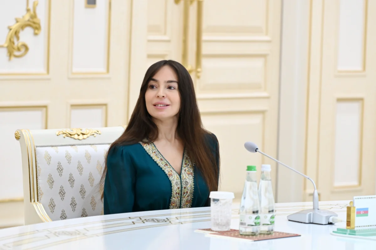 Leyla Əliyeva Oğulcahan Atabayeva və Saida Mirziyoyeva ilə görüşdü (FOTO)