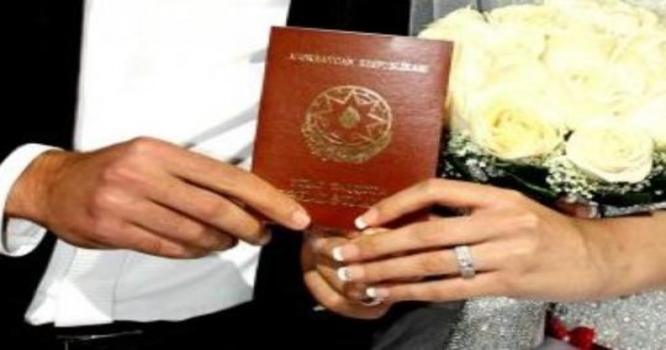 Azərbaycanda etibarnaməsiz maşın sürmək olar - Nikah şəhadətnaməsi ilə (Video)