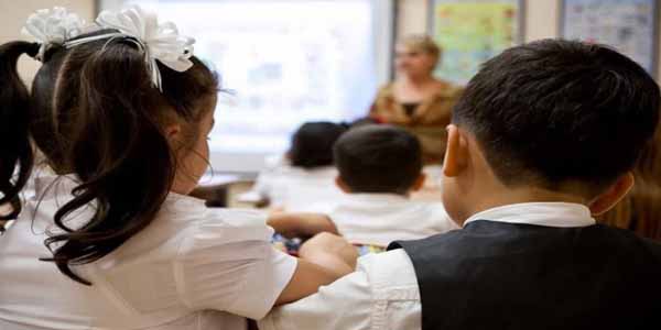 Azərbaycan dərsliyində erməni bayrağı…: Valideyn od püskürdü (FOTO)